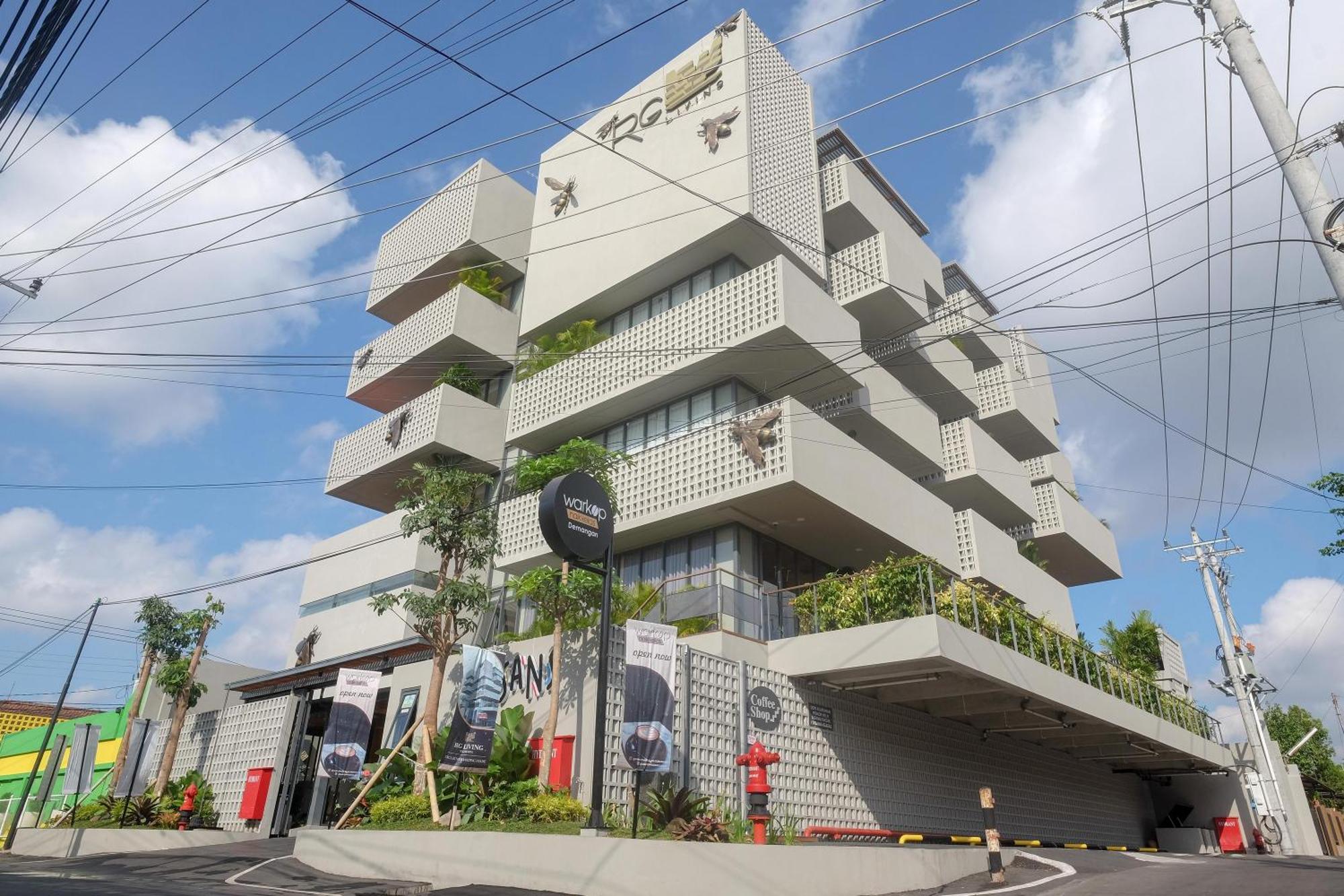 Sans Hotel Rg Living Jogja By Reddoorz Pakualaman Exterior foto