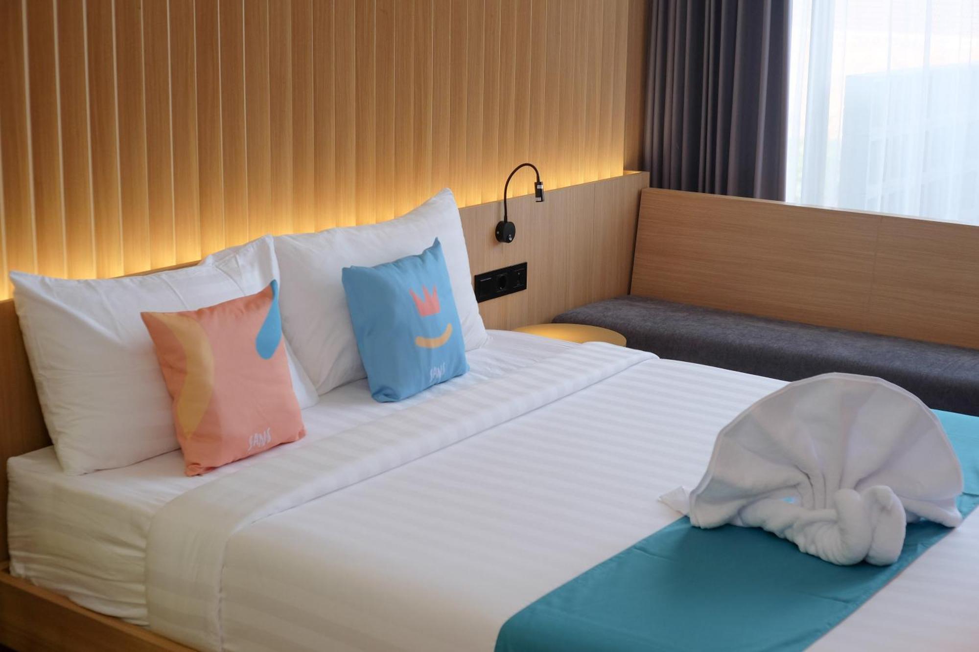 Sans Hotel Rg Living Jogja By Reddoorz Pakualaman Exterior foto