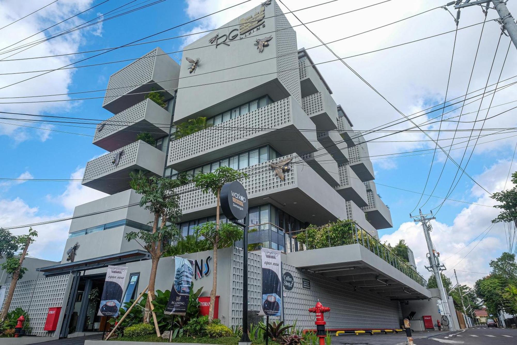Sans Hotel Rg Living Jogja By Reddoorz Pakualaman Exterior foto